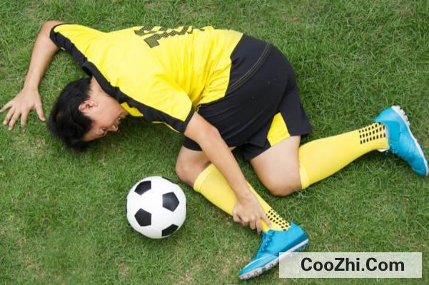 踢足球怎么避免脚受伤