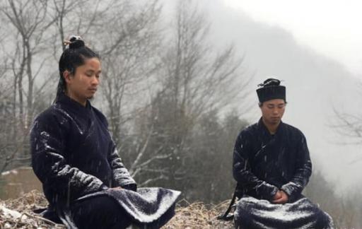 为什么在中国穷道士富和尚?