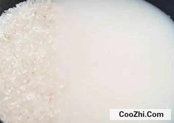 衣服发黄怎么办
