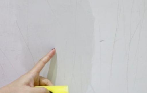 白色的墙壁弄脏了怎么办