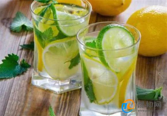 柠檬泡水喝有什么作用与功效 柠檬水的功效与作用