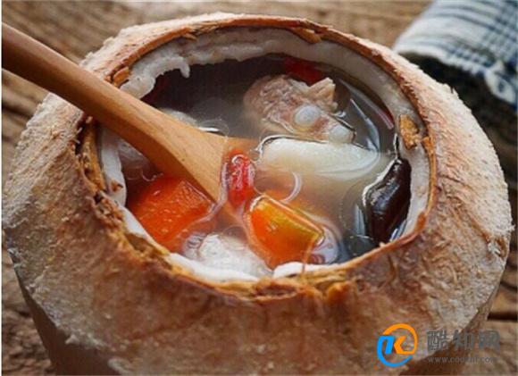 椰子煲排骨的做法  一款美味的夏日靓汤