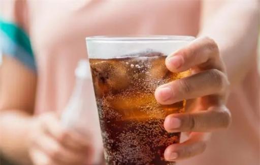 为何含糖饮料也会增加痛风的风险