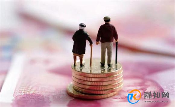 如何规划和管理个人退休金，以确保在退休后能够维持生活水平？