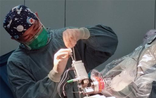 机器人辅助帕金森脑深部电刺激器植入手术