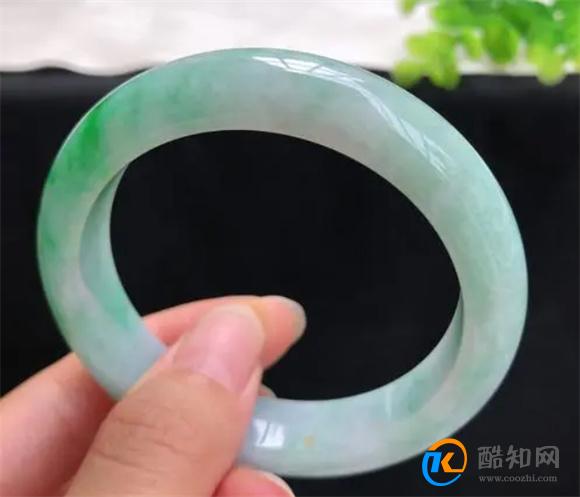 如何辨别注胶翡翠
