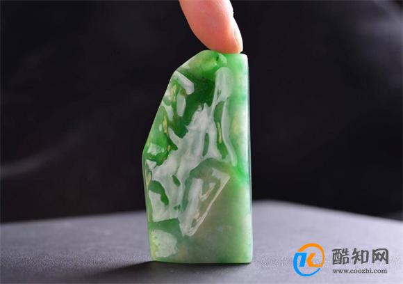 如何辨别注胶翡翠