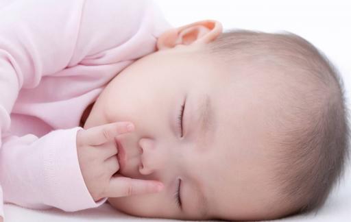 宝宝多大能睡整觉？比想象中早，睡整觉≠睡整夜，多数家长有误解