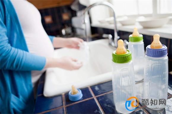 4种错误洗奶瓶的方式，不知道让宝宝吃了多少细菌，快及时纠正！