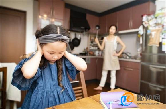 为什么奶奶带大的孩子，很多跟妈妈都不亲？3个原因很现实