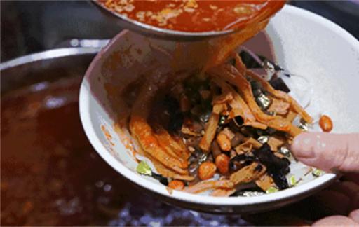 螺蛳粉的正宗煮法  网友：我第1步就错了 难怪汤黏稠味道也不好