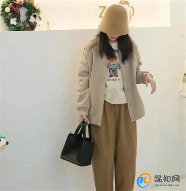 今年流行一种裤子，叫“卡其裤”，上身洋气显瘦不说，还很提气质