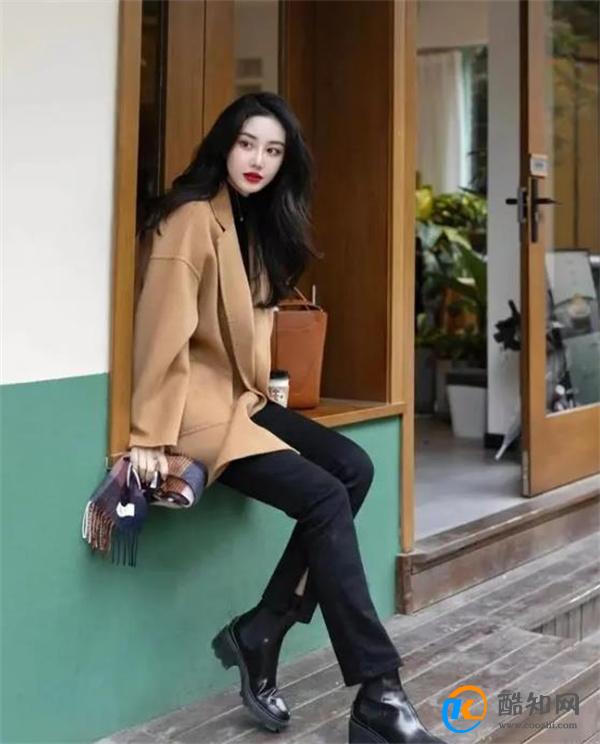 眼光好的女人很少穿打底裤，瞧瞧这“4裤3裙”，时髦高级又显腿长