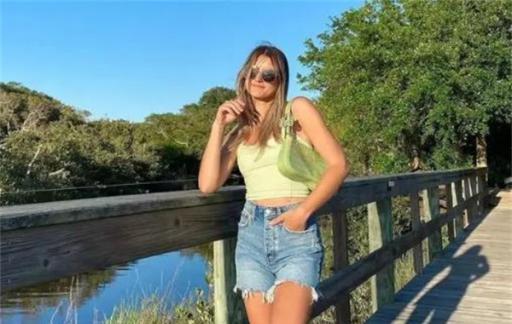 身高158左右的女生，夏天选“下装”要注意以下2点，显高又显气质
