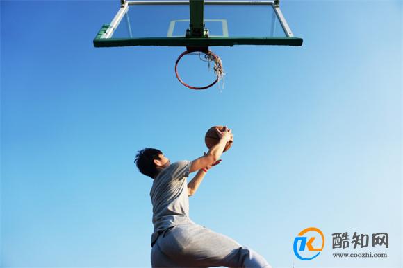 打篮球的好处有哪些 打篮球几岁开始学好