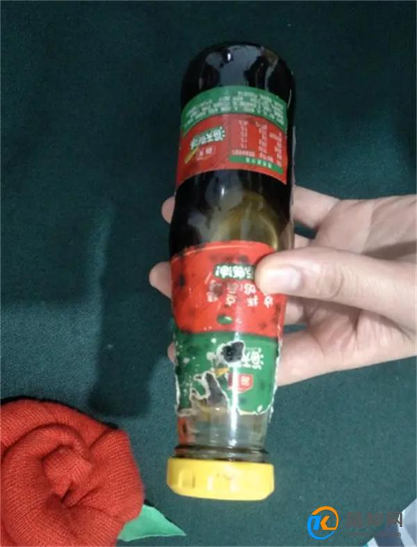 蚝油瓶子不要再扔了  他比耗油更值钱  赶紧来看看吧 早看早受益