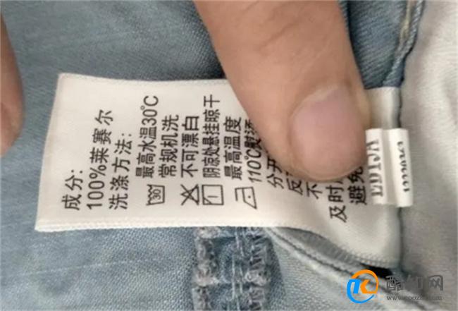 没有烫斗 只要用到美发的它 照样可以把绉衣服弄得板直平整
