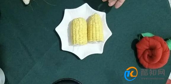 1分钟剥一大盘玉米，只要找对玉米这一个小机关，转一转玉米就散开