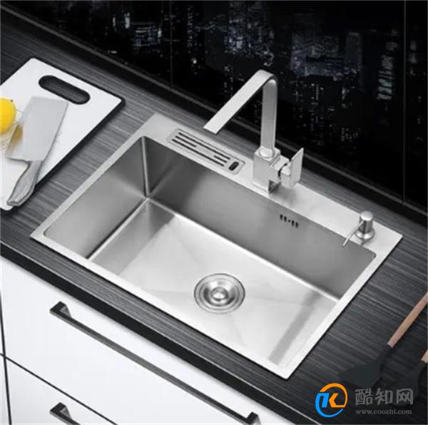 洗碗池上一定要放一个塑料瓶，作用厉害了，再也不怕下水道堵塞
