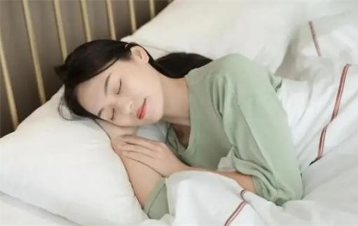 晚上睡觉时，空调切记不要开26度，这样开即凉快又省电，涨知识了