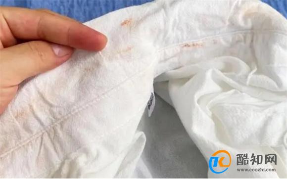新买回来的衣服，要不要洗过再穿？布料厂员工提醒，别不当回事
