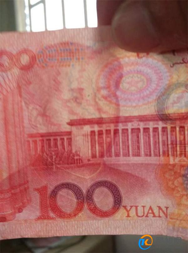那些一眼就能辨别真假钞的方法 假钞一目了然 赶紧收藏起来