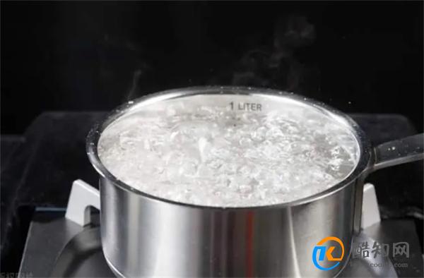 干腐竹用清水难泡发？教你几个妙招，分分钟就能泡软，筋道不夹生
