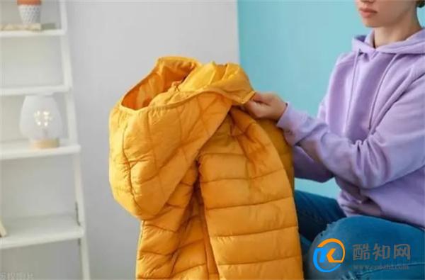 冬天穿的羽绒服要这么清洗，教你正确的做法，洗好后焕然一新