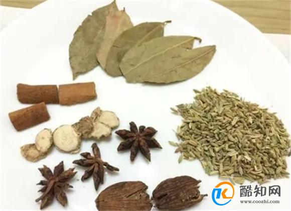 教你做菲比油鸡减盐版，味道滑嫩超多汁，配方详细在家就能做！