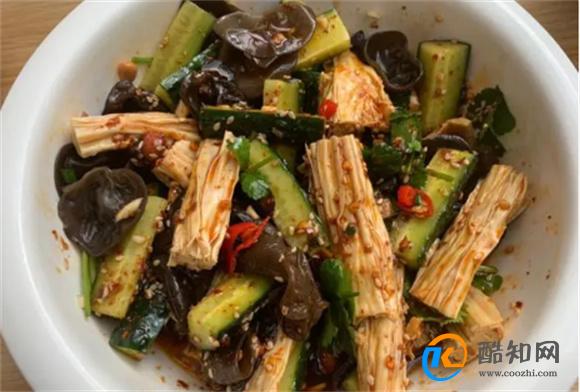 凉拌黄瓜 很多人第一步就错了 难怪没有饭店好吃 教你正确做法