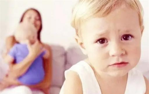 二胎家庭成长方法：二宝出生后，妈妈应该如何照顾大宝情绪？