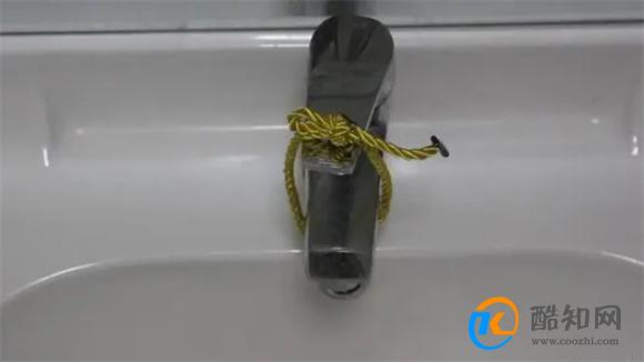 手提袋上的手提绳不能扔,厉害又实用,放在家里能省不少钱,真棒