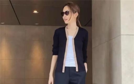 奶奶衫不一定配过膝裙，“九分裤”更高级，这才是50岁该有的打扮