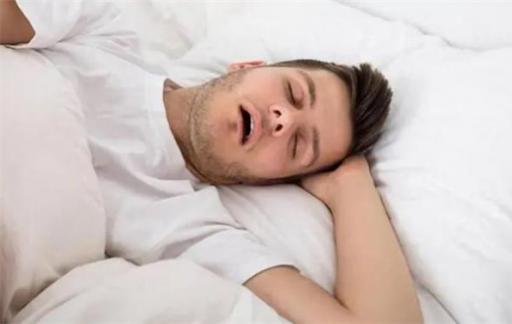 打呼噜不等于睡得香！可能与严重疾病有关！有这些问题的人得小心
