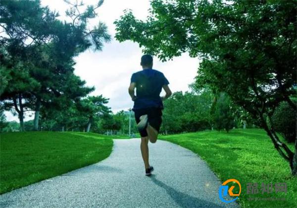 46岁上海男子，每天晚上坚持夜跑5公里，一年后，他得到了什么？