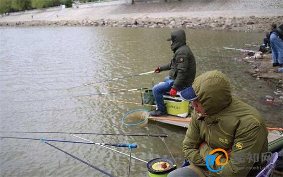 冬钓需要注意什么 冬季钓鱼的技巧和方法