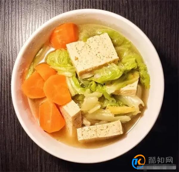 冻豆腐怎么做好吃？分享3种做法，简单实惠，美味下饭