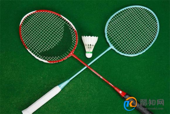 如何打好羽毛球 打羽毛球的方法和技巧