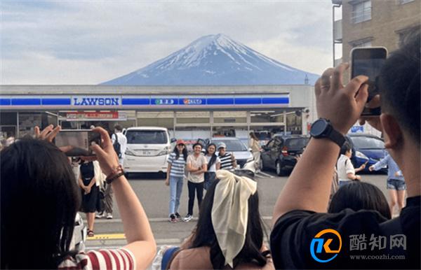 日本一小镇拉黑布遮挡富士山远景 阻止游客打卡拍照