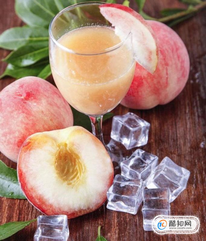 要挑选那个个头比较大,比较成熟的桃子,如果做桃汁的话最好使用水蜜桃