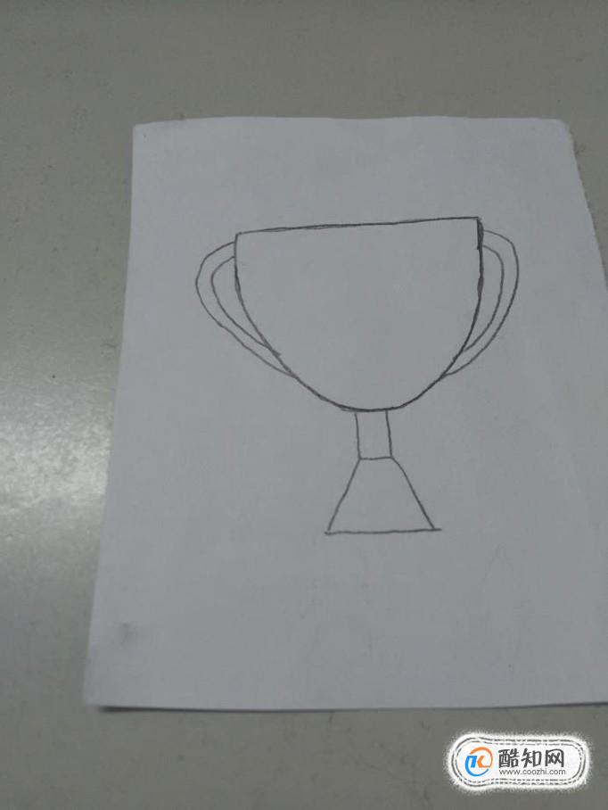 足球奖杯素描图片