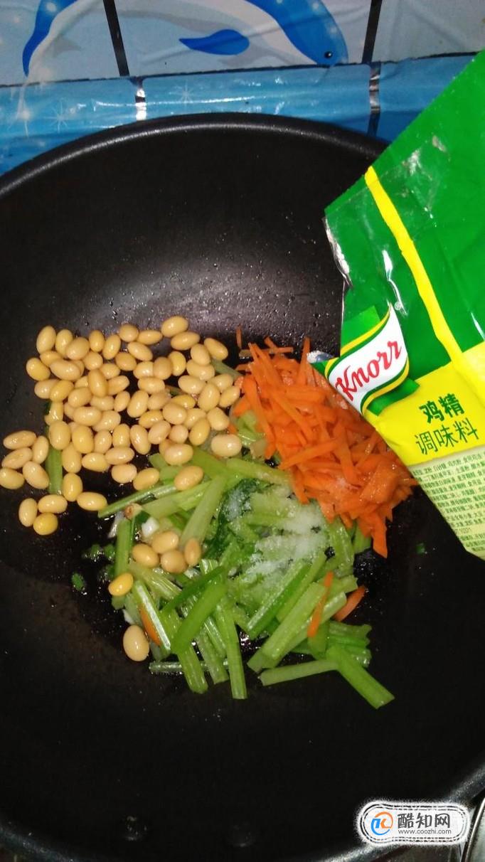 怎样做美味的芹菜胡萝卜炒黄豆?