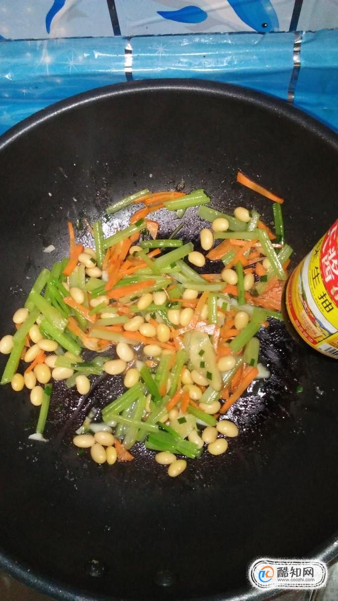 怎样做美味的芹菜胡萝卜炒黄豆?