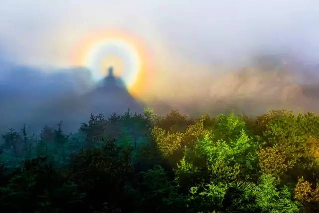 附:泰山佛光泰山佛光是岱顶奇观之一