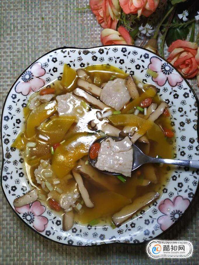 怎样做美味的南瓜豆腐干肉片汤？