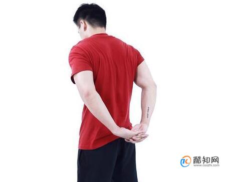 三角肌如何拉伸，三角肌拉伸要注意什么